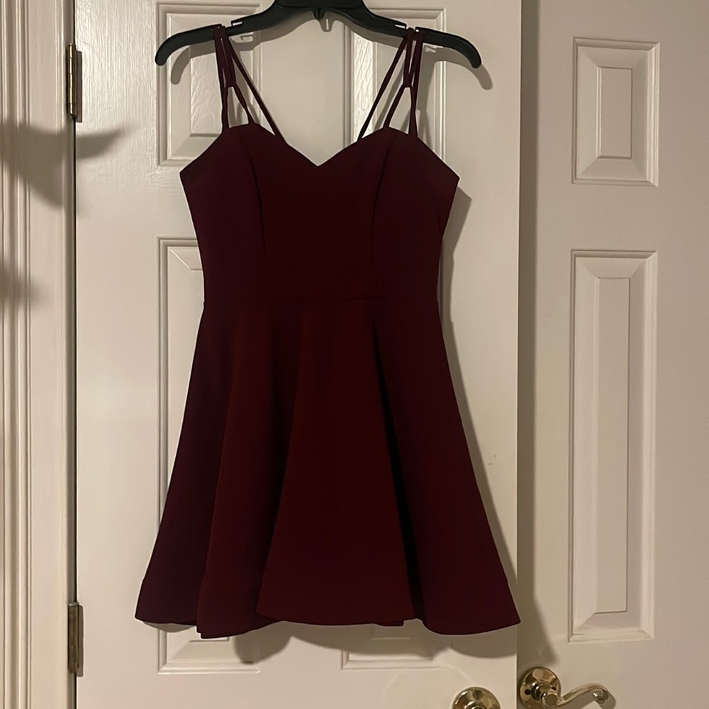 Homecoming dress!. So pretty and easy to wear. Can wear strapless bra.
